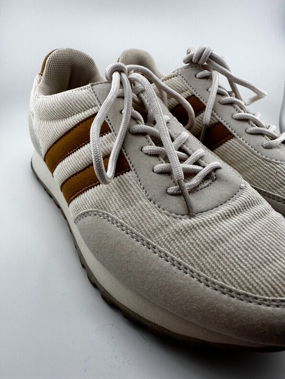 Berness Retro Cream Corduroy Stripe Sneakers Women's Size 6 Casual Lace-Up Shoes